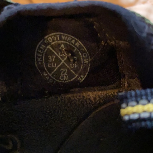 Keen youth size 4 classic sandal . Great shape - Picture 8 of 10